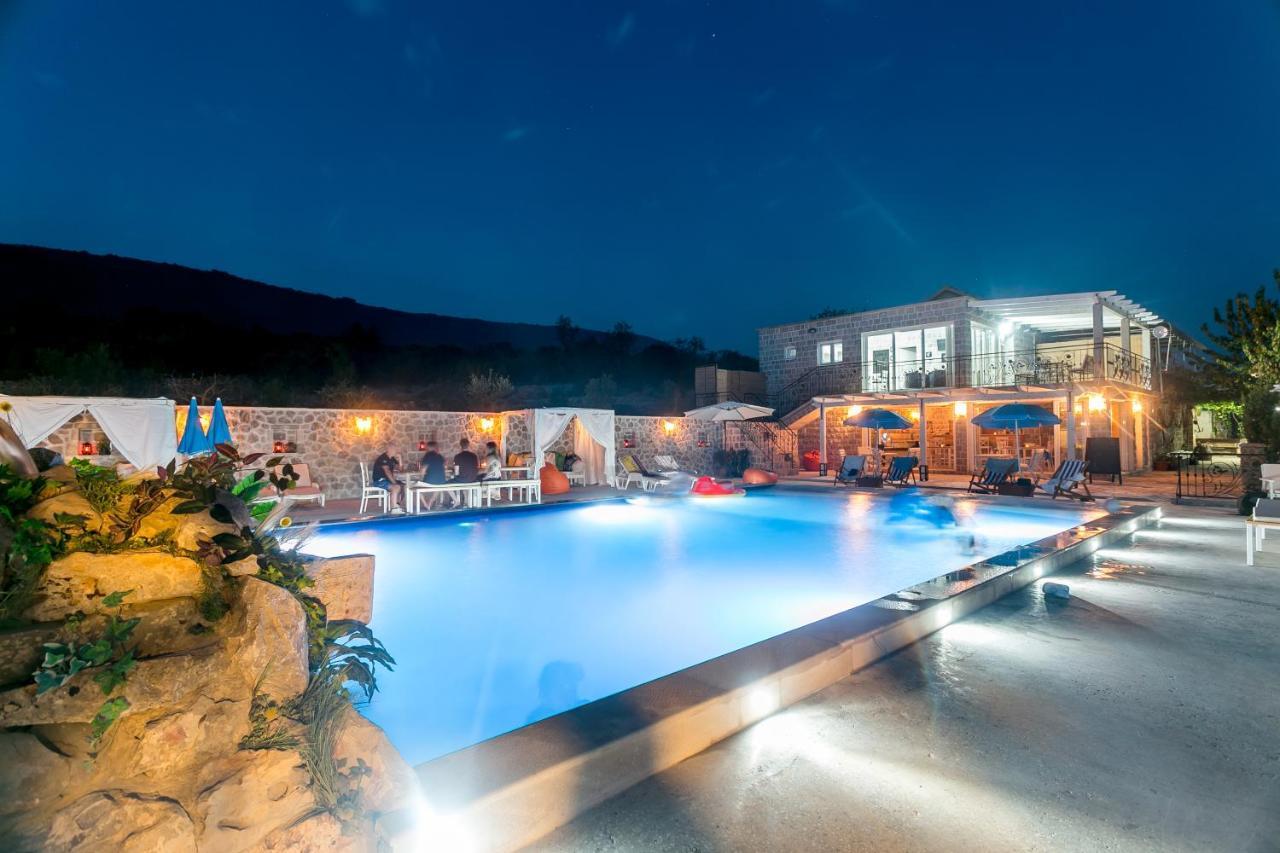 Lustica Apartments מראה חיצוני תמונה