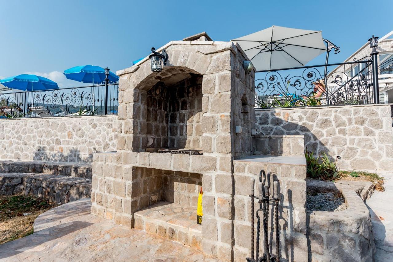 Lustica Apartments מראה חיצוני תמונה