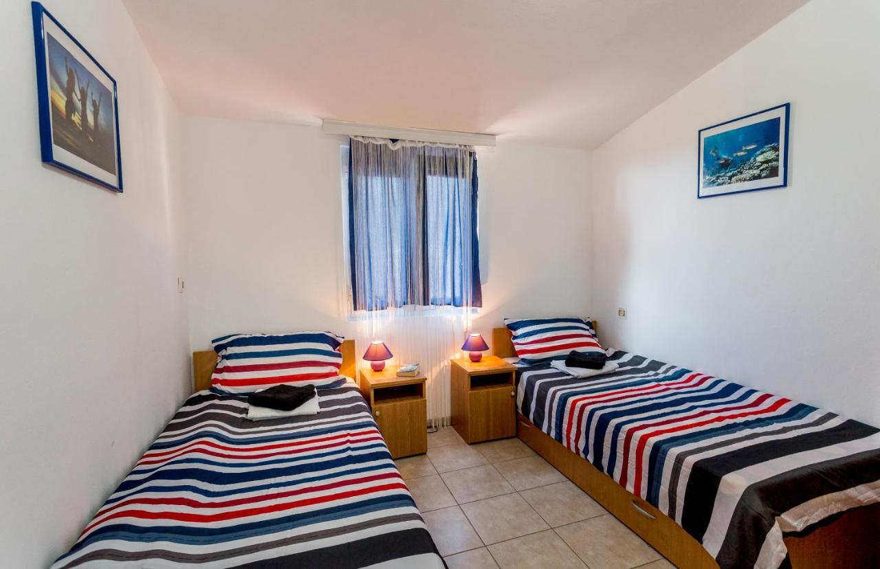 Lustica Apartments מראה חיצוני תמונה