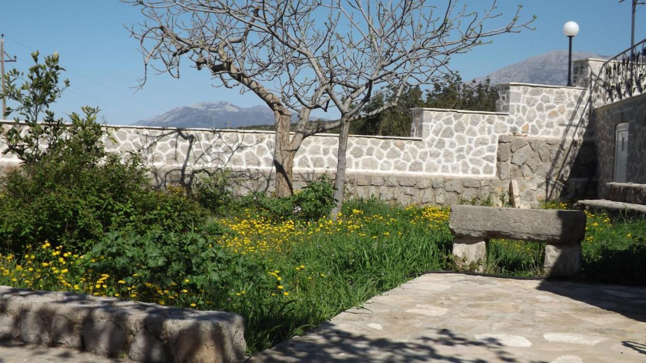 Lustica Apartments מראה חיצוני תמונה