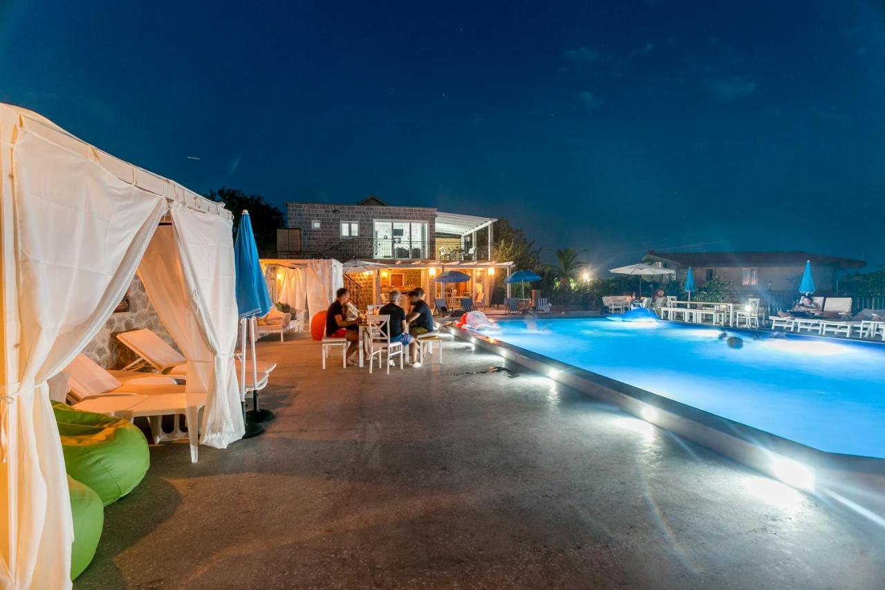Lustica Apartments מראה חיצוני תמונה