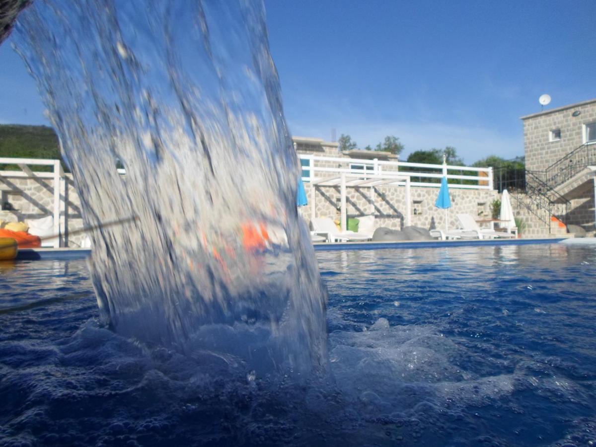 Lustica Apartments מראה חיצוני תמונה