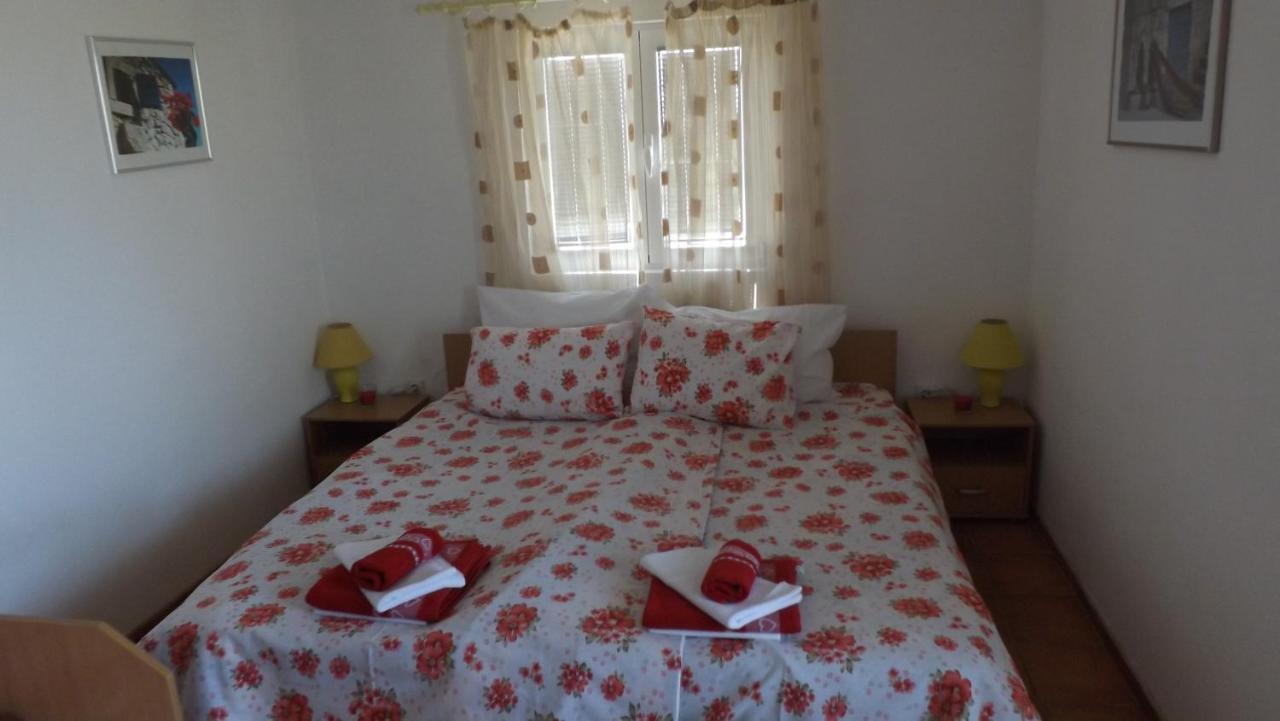 Lustica Apartments מראה חיצוני תמונה