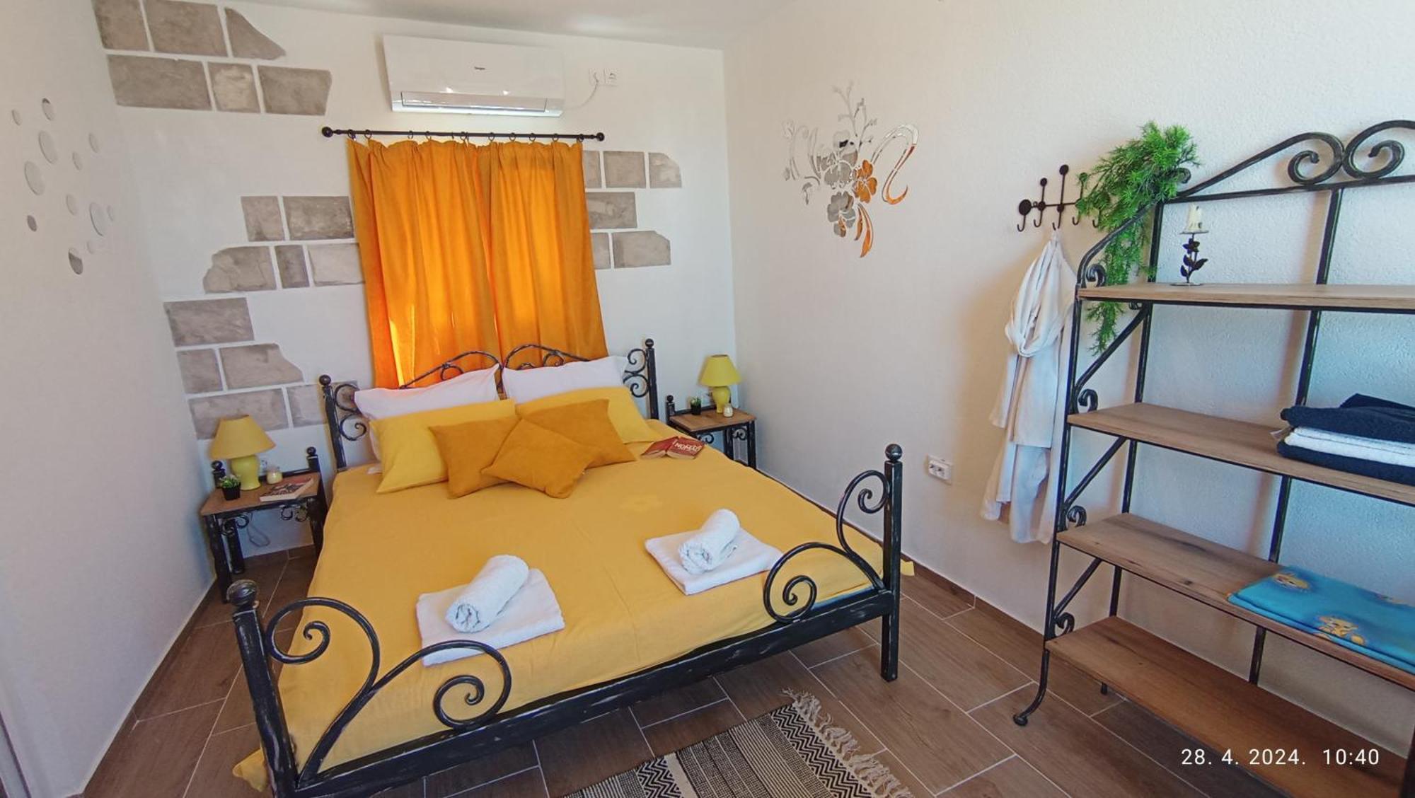 Lustica Apartments מראה חיצוני תמונה